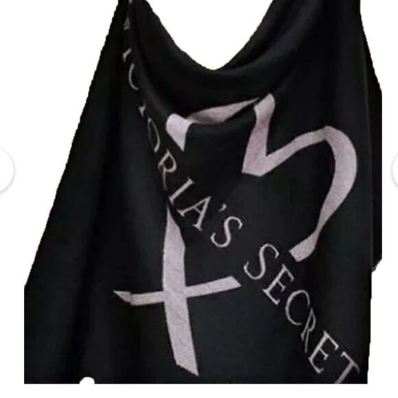 Victorias Secret blanket, throw - Picture 8 of 8